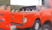 Tiềm ẩn tai nạn giao thông từ việc chở trẻ em trên thùng xe ô tô bán tải