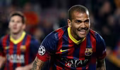 Dani Alves hả hê với màn “phản pháo” của Barca