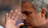 HLV Mourinho bị FA “sờ gáy”