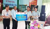 Trao tặng 150 chiếc tivi cho quân và dân huyện đảo Lý Sơn