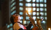  Nghệ sĩ saxophone Trần Mạnh Tuấn bị đột quỵ 