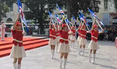 Xem các đoàn Nhạc cảnh diễu hành quanh hồ Gươm
