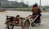 Xem xe tự chế "thản nhiên" lao vào đường cấm