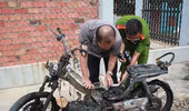 Xe máy lại bốc cháy khi đang chạy