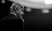 HLV Wenger đã tính chuyện rời Arsenal