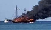 Tàu du lịch chìm trong biển lửa, gần trăm hành khách nhảy xuống nước thoát thân