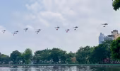 10 trực thăng bay vòng hồ Tây hướng về Ba Đình 