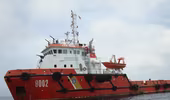 Ngày mai mới có thể tiếp cận tàu cá gặp nạn.