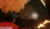 Rực rỡ màn pháo hoa chào xuân bên hồ Gươm