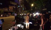 “Xế hộp” đâm liên hoàn vào 4 xe máy trên đường Lê Duẩn