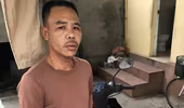 Kẻ gian ngang nhiên lẻn qua chủ nhà đang nằm ngủ để trộm cắp tài sản