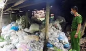 Phát hiện, thu giữ 13,5 tấn rác thải găng tay y tế 