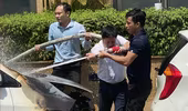 Xe ô tô đang đỗ bất ngờ bốc cháy giữa trưa nắng nóng
