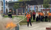 Gần 500 học sinh, cán bộ, giáo viên, công nhân tập huấn phòng cháy, chữa cháy, cứu nạn, cứu hộ