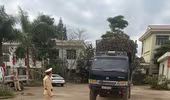 Công an huyện Sơn Động kiên quyết xử lý xe quá khổ, quá tải