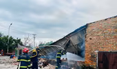 Huy động lực lượng dập tắt đám cháy tại xưởng gỗ ở Đông Anh