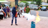 Hàng trăm người dân được hướng dẫn kỹ năng an toàn phòng cháy, cứu nạn