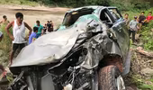 Xe bán tải mất lái khiến 3 thầy cô giáo thương vong