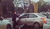 Người đàn ông dùng mũ bảo hiểm đập vỡ kính xe ô tô sau va chạm là cán bộ hải quan