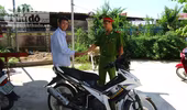 Trao trả 15 xe máy cho người dân
