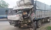 Hai xe tải đâm nhau vỡ toác đầu, lật chỏng vó trên quốc lộ 1A