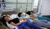 Hơn 100 công nhân nhập viện cấp cứu sau bữa cơm tại công ty