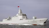 Khu trục hạm Type 055 mạnh nhất Trung Quốc bất ngờ áp sát đảo Đài Loan