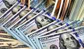 Đồng đô la Mỹ liên tiếp đón hai tin xấu liên quan đến Nga