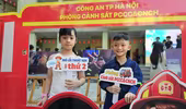Học sinh phường Đống Đa hóa thân lính cứu hỏa