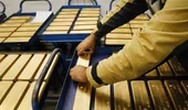 Các ngân hàng trung ương tích cực mua vàng để phòng ngừa lạm phát