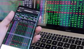 Dòng tiền ồ ạt đổ vào thị trường chứng khoán, VN-Index thiết lập kỷ lục mới