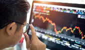 Sau phiên bùng nổ, chứng khoán chịu áp lực điều chỉnh mạnh