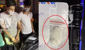 [CLIP] Giấu gói ma túy đá to, đối tượng 'diễn trò' ngỡ ngàng tại chốt 141