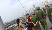 Kịp thời khuyên giải cô gái định nhảy cầu Vĩnh Tuy tự tử