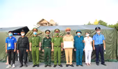 Trao bằng khen của Chủ tịch UBND thành phố Hà Nội tặng 2 chốt kiểm soát dịch bệnh