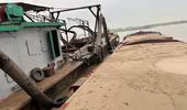 Chặn đứng tàu hút trộm cát trên sông Hồng, thu tang vật hơn 700 m3