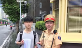 Nhận lại chiếc điện thoại bị mất, nam sinh Hà Nội viết thư cảm ơn CSGT