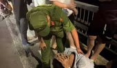 Cảnh sát Phản ứng nhanh kịp thời ngăn chặn nam thanh niên có ý định tự tử trên cầu Nhật Tân 