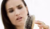 Vì sao phụ nữ kỳ mãn kinh dễ rụng tóc?