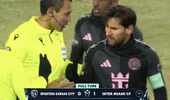 Trọng tài bị kỷ luật vì xin chữ ký Messi 