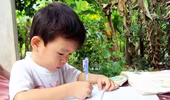 Cháu bé 30 tháng tuổi đã đọc thông viết thạo
