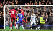 Liverpool lại hạ gục Chelsea ngay tại "sào huyệt" Stamford Bridge