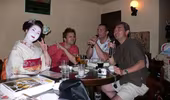 Quá dễ để trở thành một "geisha ở quán bar"