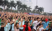 Quảng trường SVĐ Mỹ Đình "vỡ òa" trong ngày hội "Hãy cùng hát vang"