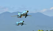Xem Su-22M4 "đôi cánh ma thuật" bay huấn luyện xuất sắc, làm chủ bầu trời
