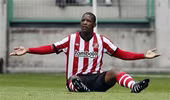Titus Bramble nhận trát hầu tòa