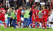 Ẩu đả, ĐTQG và CĐV của Serbia bị án phạt nặng?