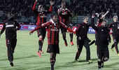 Milan đến Champions League bằng "chuyến tàu chót"