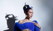 Thanh Hằng diễn mở màn Vietnam International Fashion Week 2024