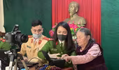[Ảnh] Công an thị xã Sơn Tây triển khai 8 tổ cấp căn cước gắn chíp cho người dân